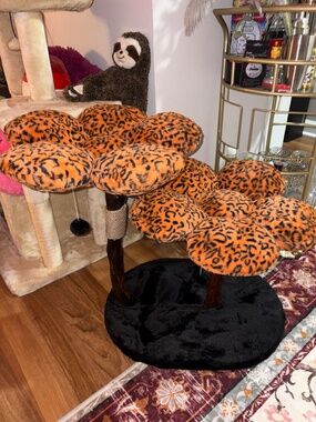 Beautiful Custom Leopard Flower Cat Tree